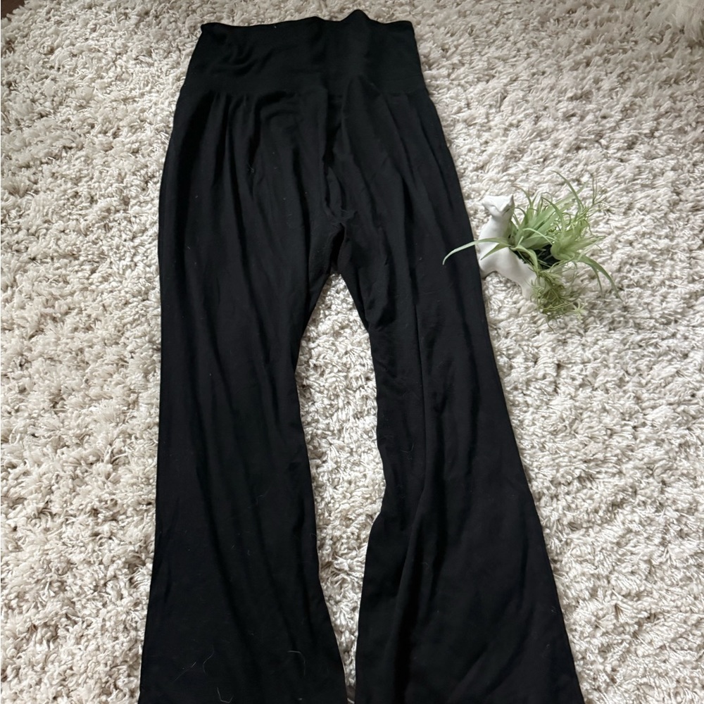 Black Old Navy flare wide leg, trending going out evening stretchy pants